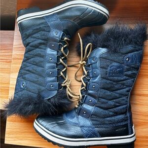 SOREL Tofino Women’s Waterproof Boots